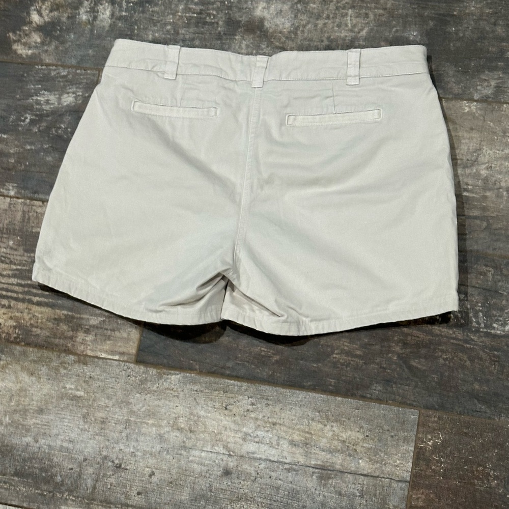 Crown & Ivy Women's Cream Shorts - Picture 2 of 3